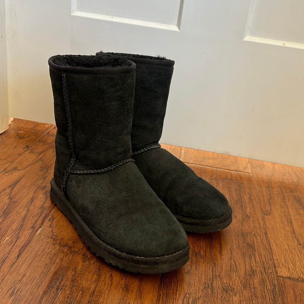 Black UGG Boot Classic Short